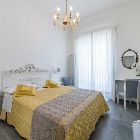 Incentro Hotel Галиполи Екстериор снимка