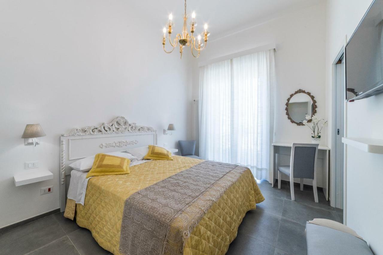 Incentro Hotel Галиполи Екстериор снимка