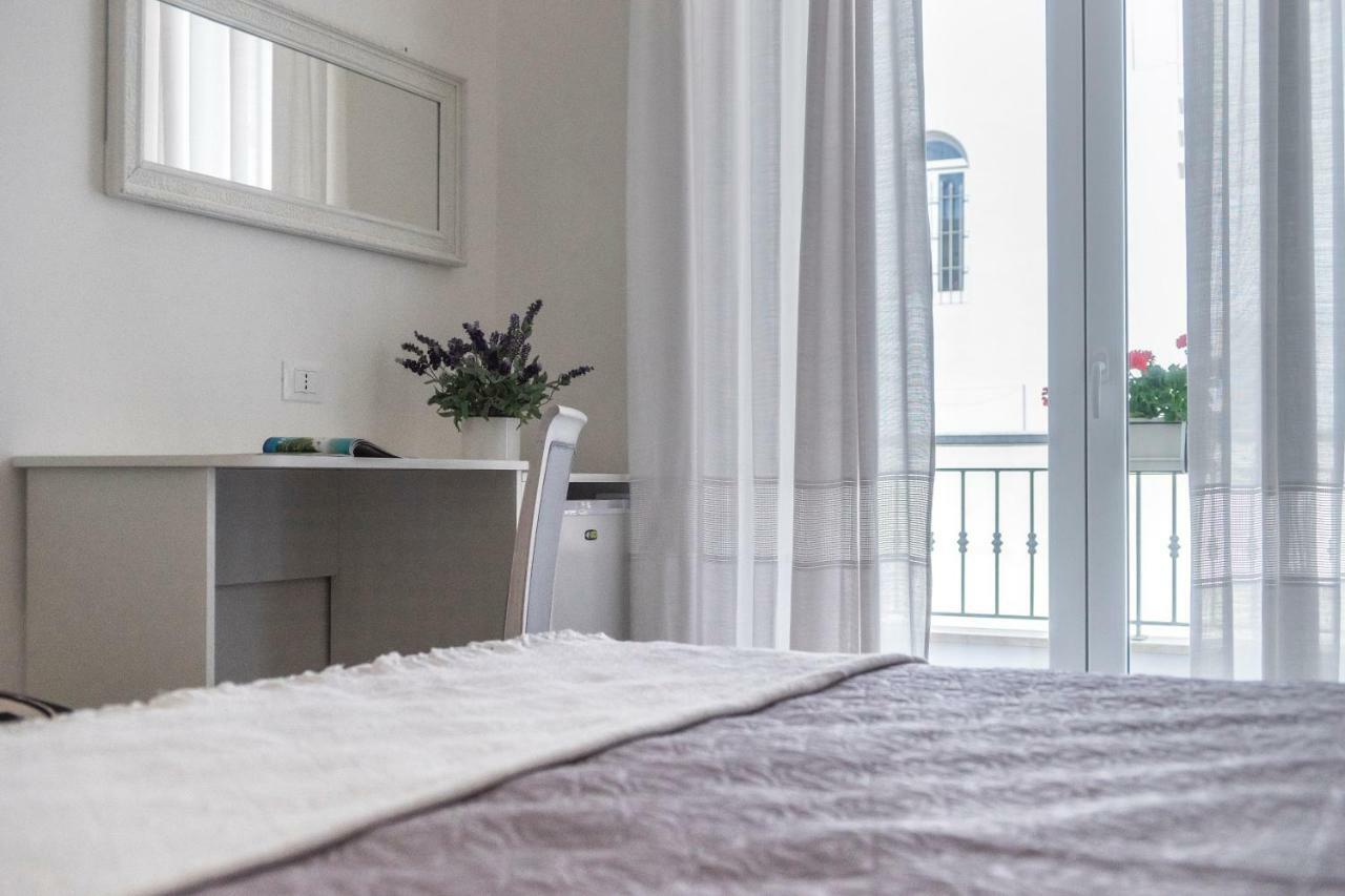 Incentro Hotel Галиполи Екстериор снимка